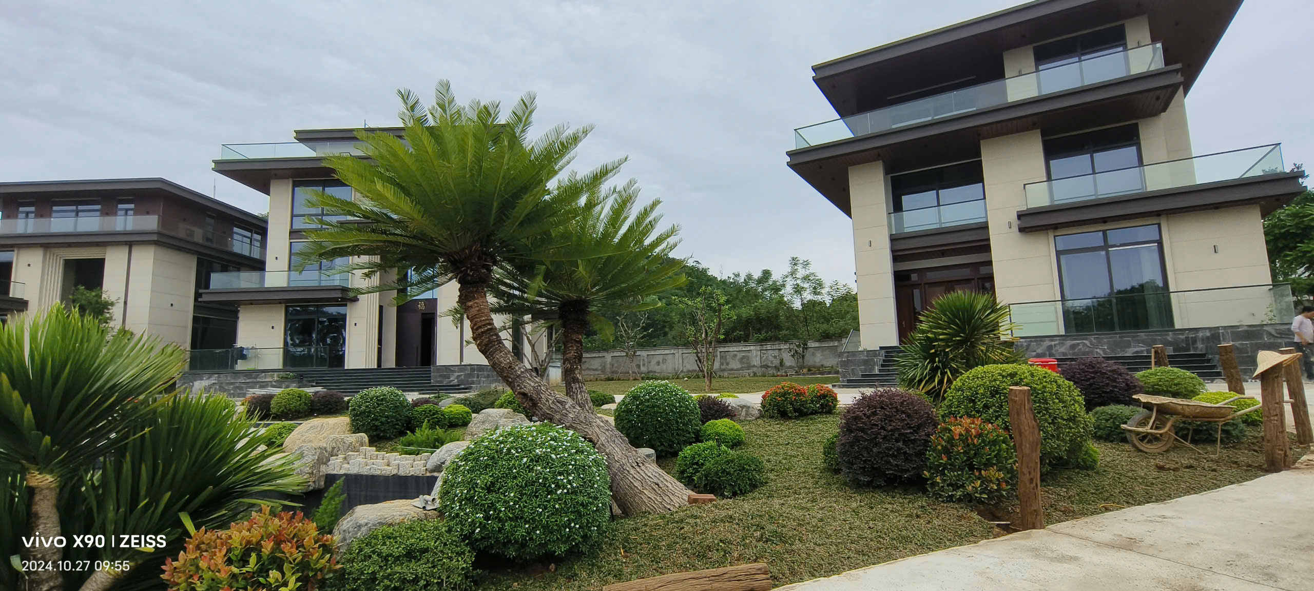 Cách Chọn Màu Sơn Đá Phong Thủy Maydos Cho Biệt Thự, Lâu Đài z5971490062279 9921e36d1d689b7166faa163d93586d1
